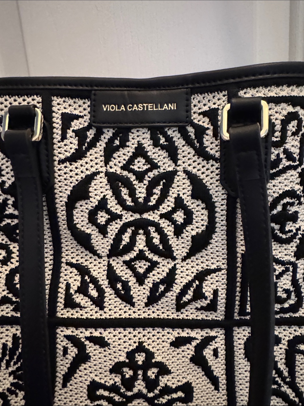 Viola Castellani Hand made in Italy Tote with crossbody and hand straps. - Picture 3 of 3